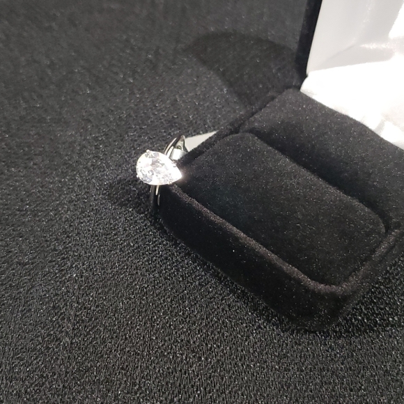 🆕️FINAL SALE 50% OFF $950 2CT Pear Cut 14k White Gold Simulated Solitaire Diam. - Picture 5 of 8